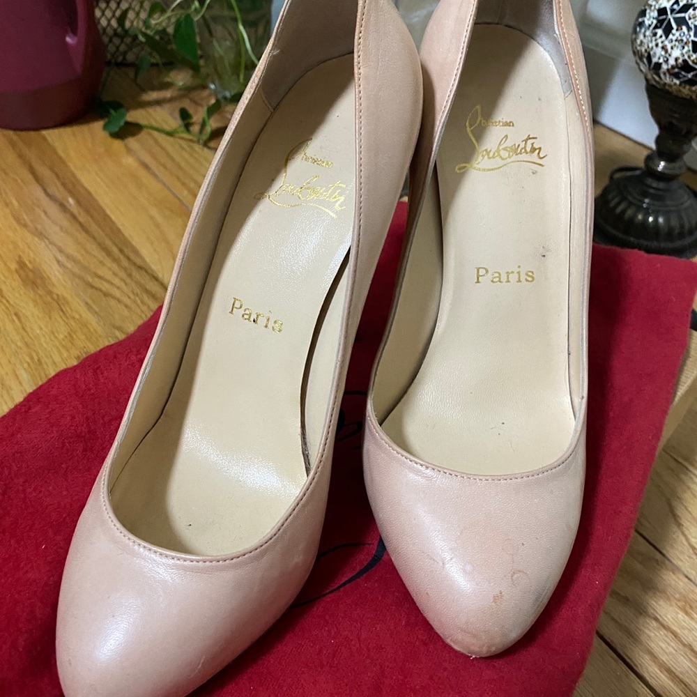 nude louboutin heels 👠